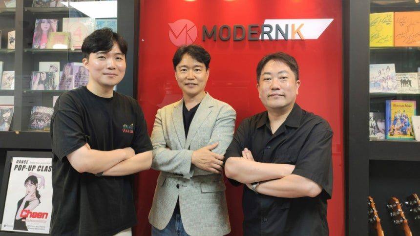 KLAB COMPANY colleagues working together